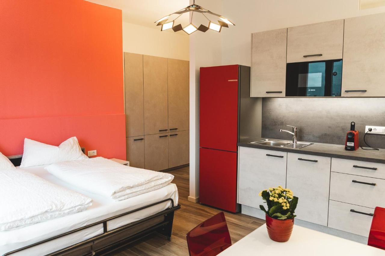 Studio-Appartment - Hotel Lux Meran Exterior foto